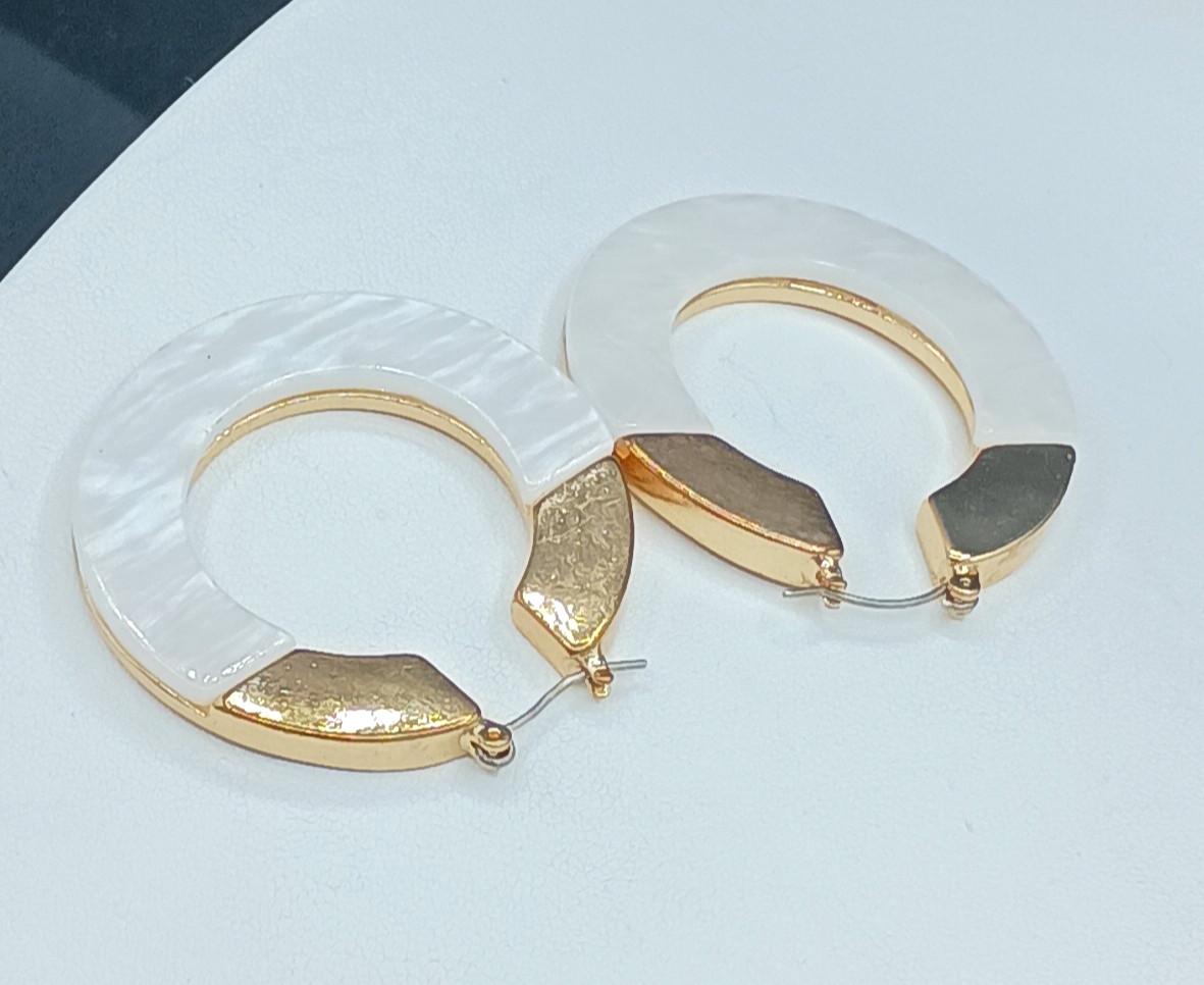 Vintage Wide Hoop Earrings Faux Mother Of Pearl Gold Tone 1.75″ Lightweight