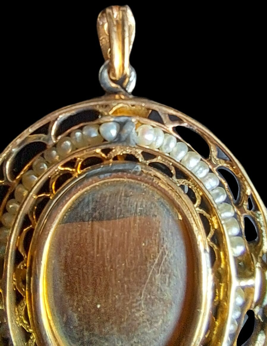 Fine Antique Art Nouveau 18K Gold Mother of Pearl Virgin Mary Pendant Ca 1900