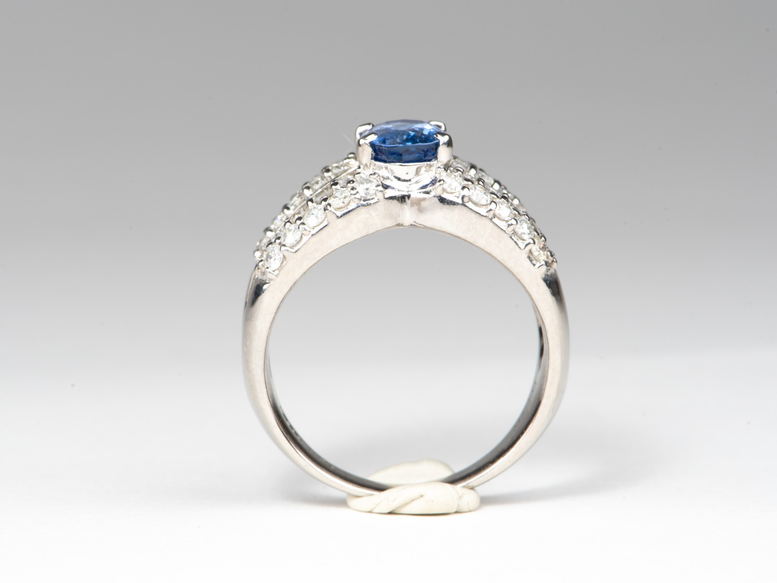 1.53ct Sapphire on Wide Diamond Band Platinum Engagement Ring PT900 Heavy 11.4g