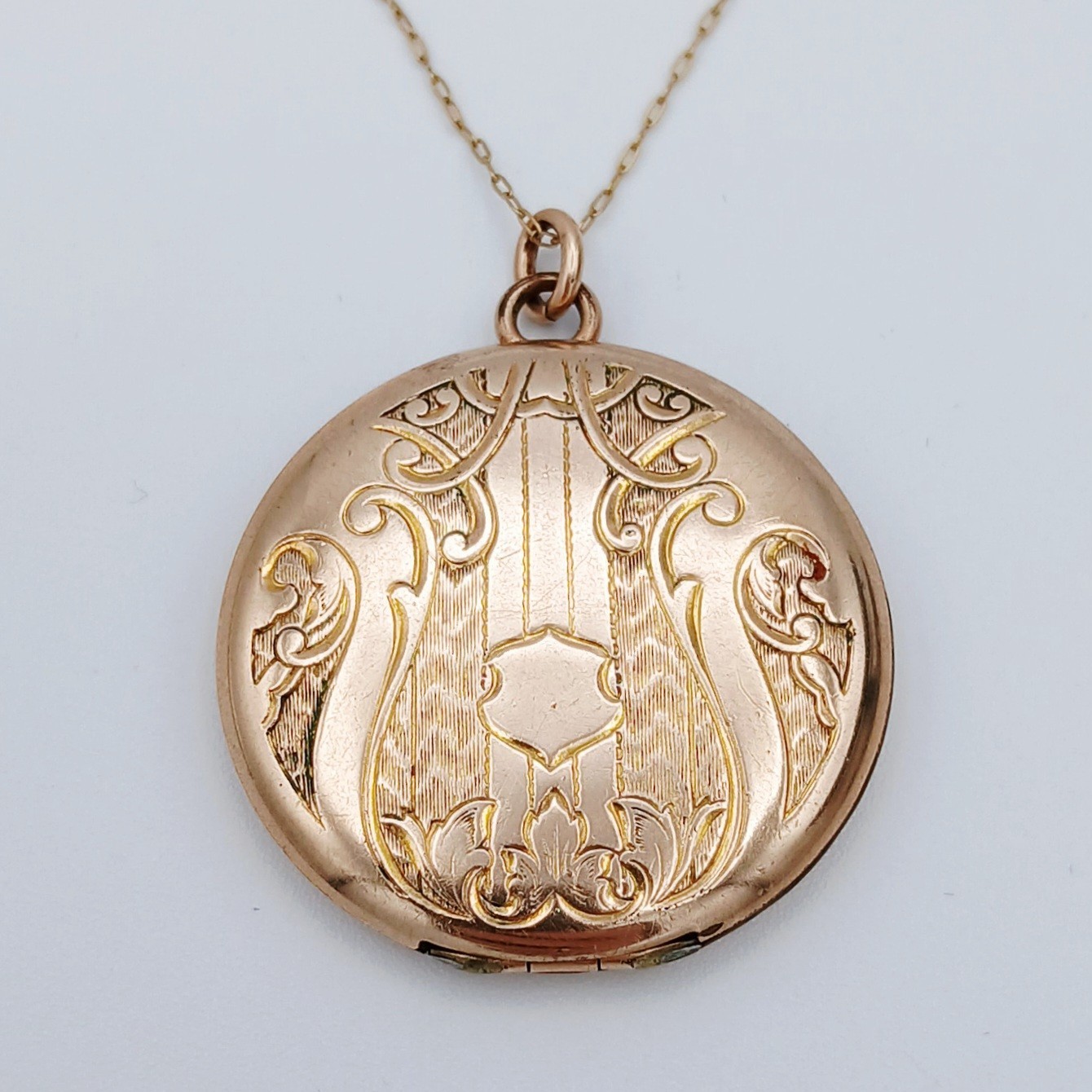 Antique ~ Art Nouveau F.H.S. Co. 12K GF Round Photo Locket Necklace ~ 18″