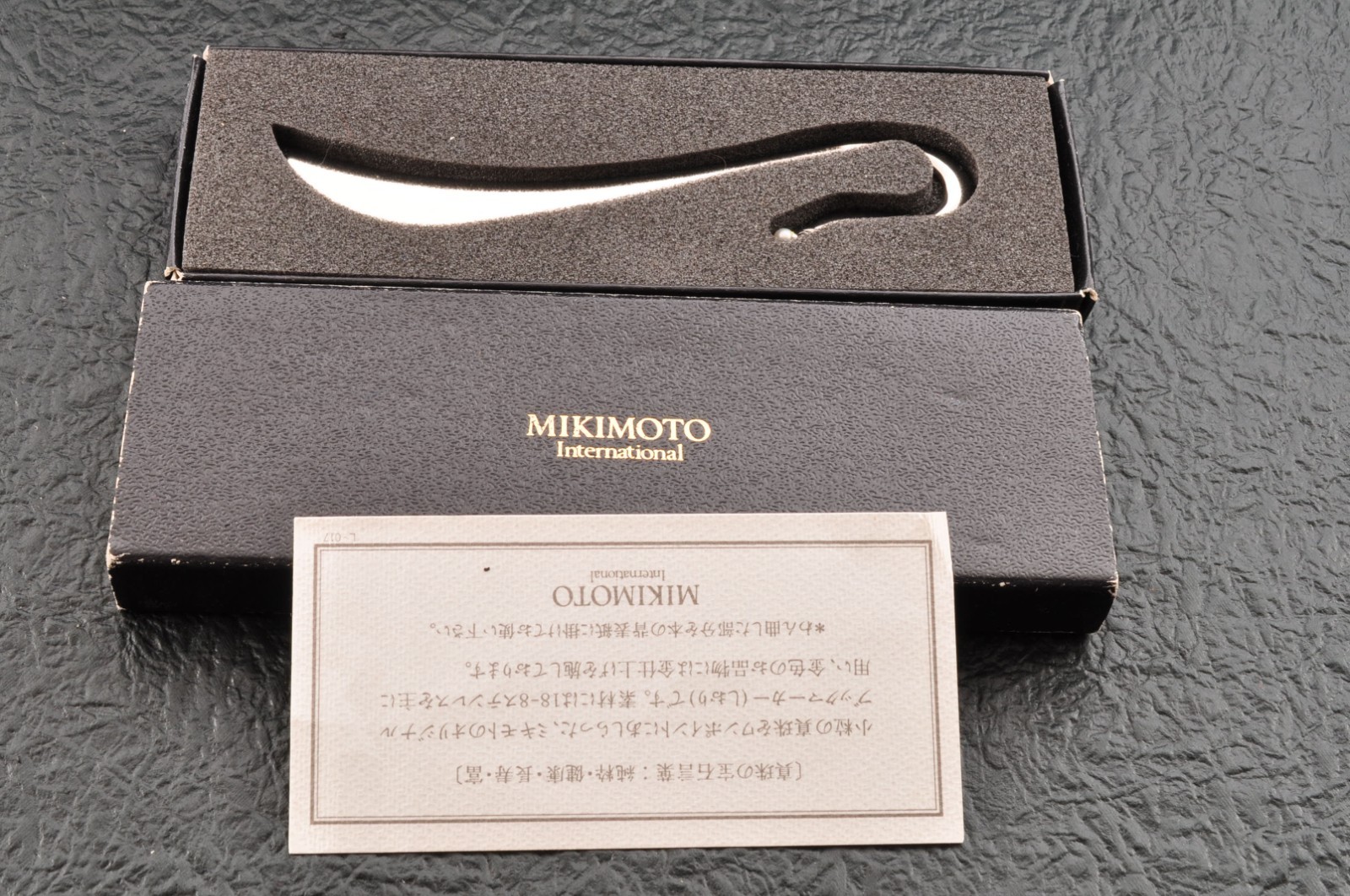 Near mint Japan brand “MIKIMOTO” Akoya pearl bookmark (total 65.0ct) case paper