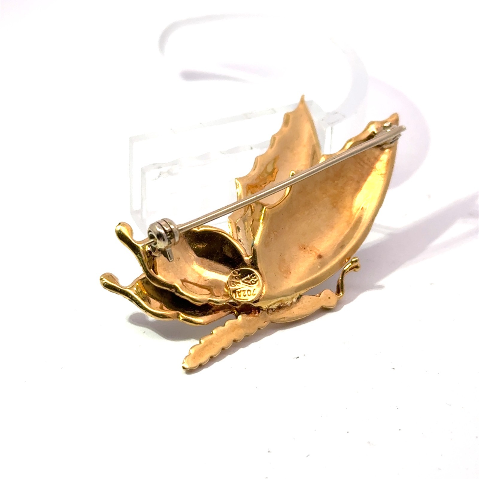 18k Stamped Yellow Gold White & Black Enamel Butterfly Brooch Pin