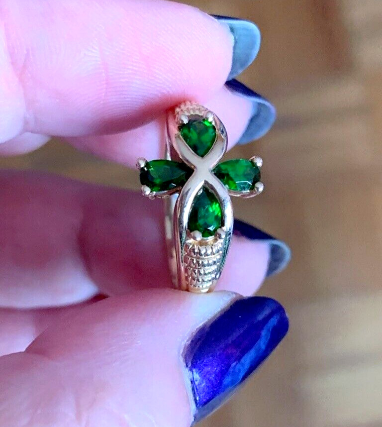 VINTAGE SOLID 14K YELLOW GOLD VIVID GREEN CHROME DIOPSIDE FLOWER RING ROMANTIC