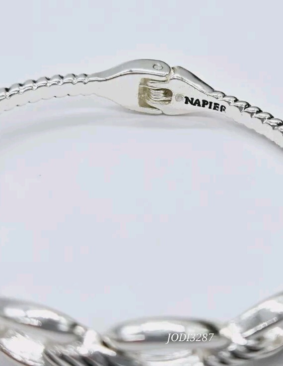 Napier Hinged Bangle bracelet Silver tone One Size OSFM Vintage