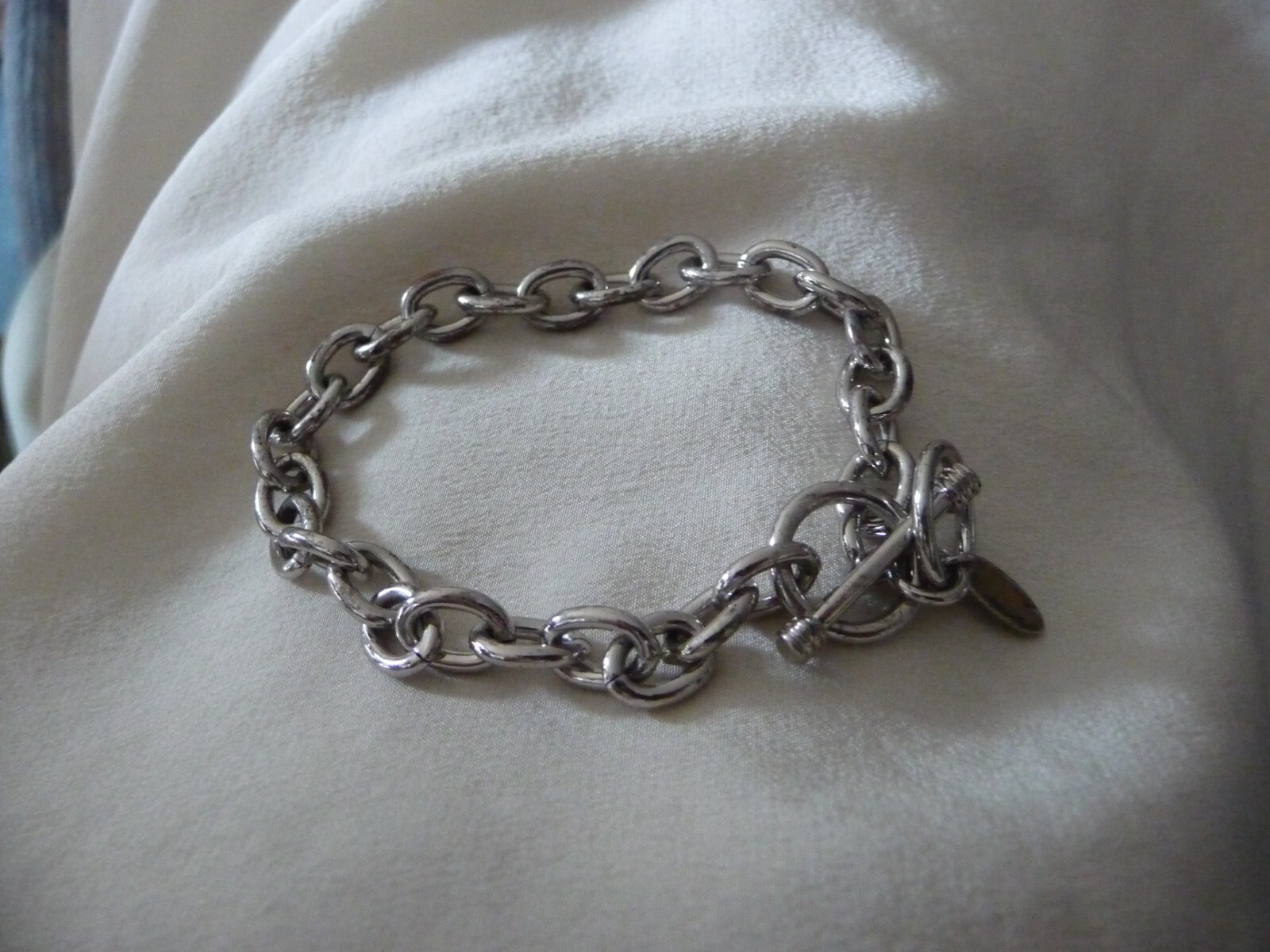 SHUTTERFLY SIGNED SILVER TONE LINK CHARM 6″L x 1/4″ W BRACELET #20/4