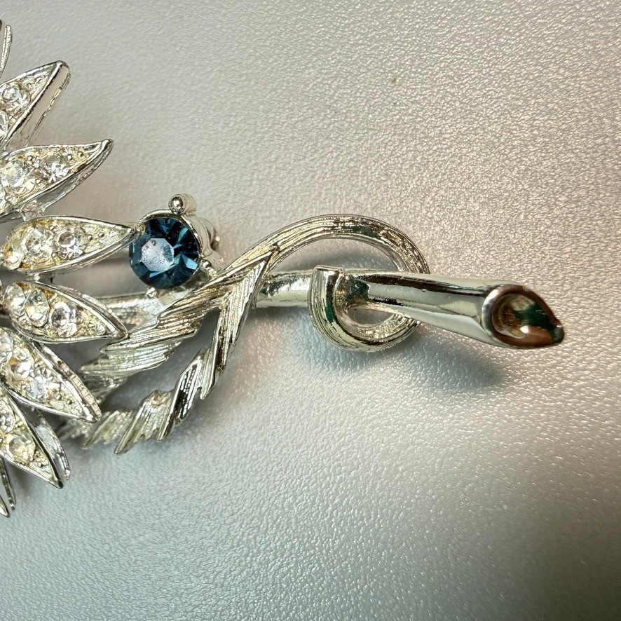 Vintage Lisner Sunflower Rhinestone Brooch Blue White Rhinestones Signed READ