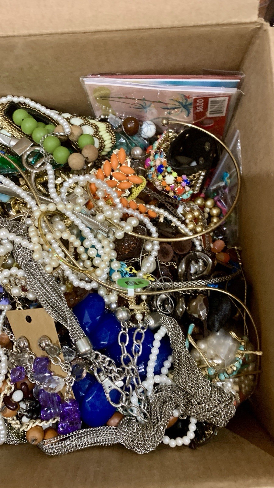 HUGE 19+ POUNDS COSTUME JEWELRY CRAFT WEAR TANGLED JUNK JEWELRY MAKERS LOT# 22