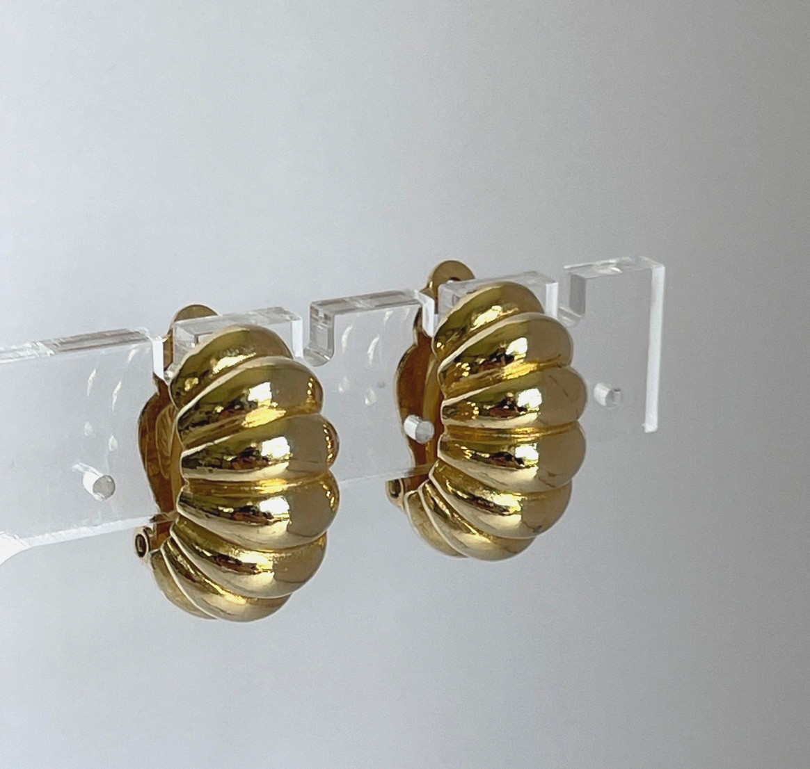 Gay Boyer- Vintage Ribbed Gold Tone 1/2 Hoop Clip Earrings- Signed