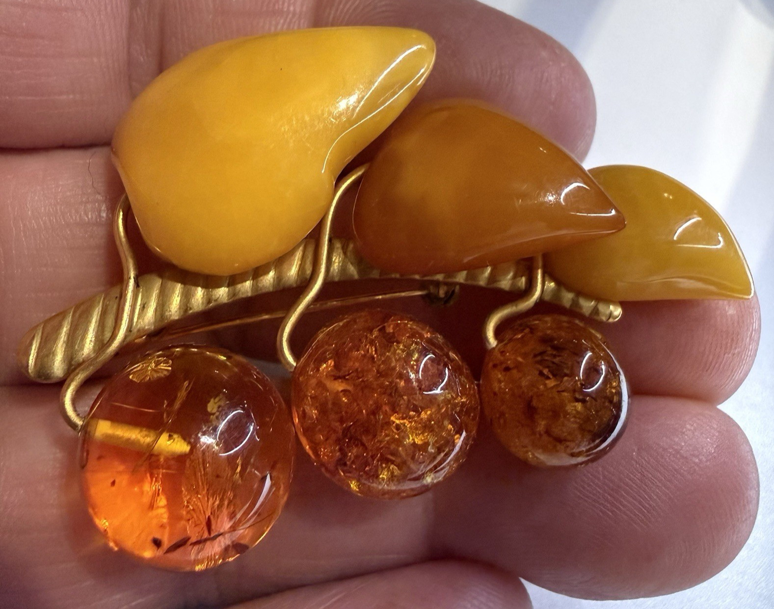 Vintage Russian 9RK Gold Tone Baltic Butterscotch Honey Amber Brooch Pin