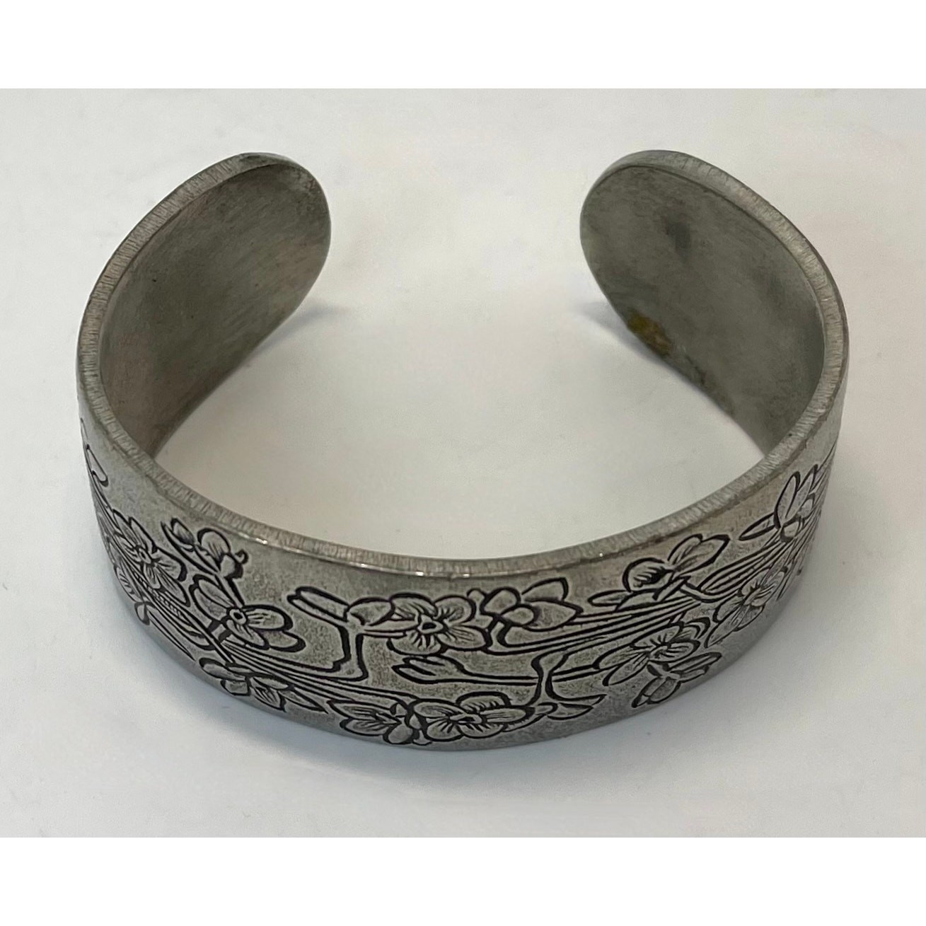 Salisbury Pewter Co. Cuff Bracelet Pewter Floral Flower DECEMBER Birthday