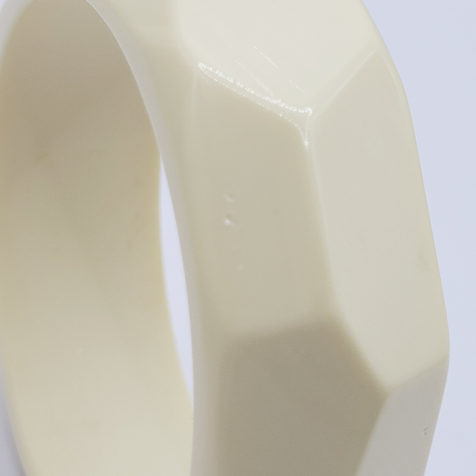 Vanilla Cream Off White Odd Angle Facet Acrylic Chunky 1980s Bangle Bracelet