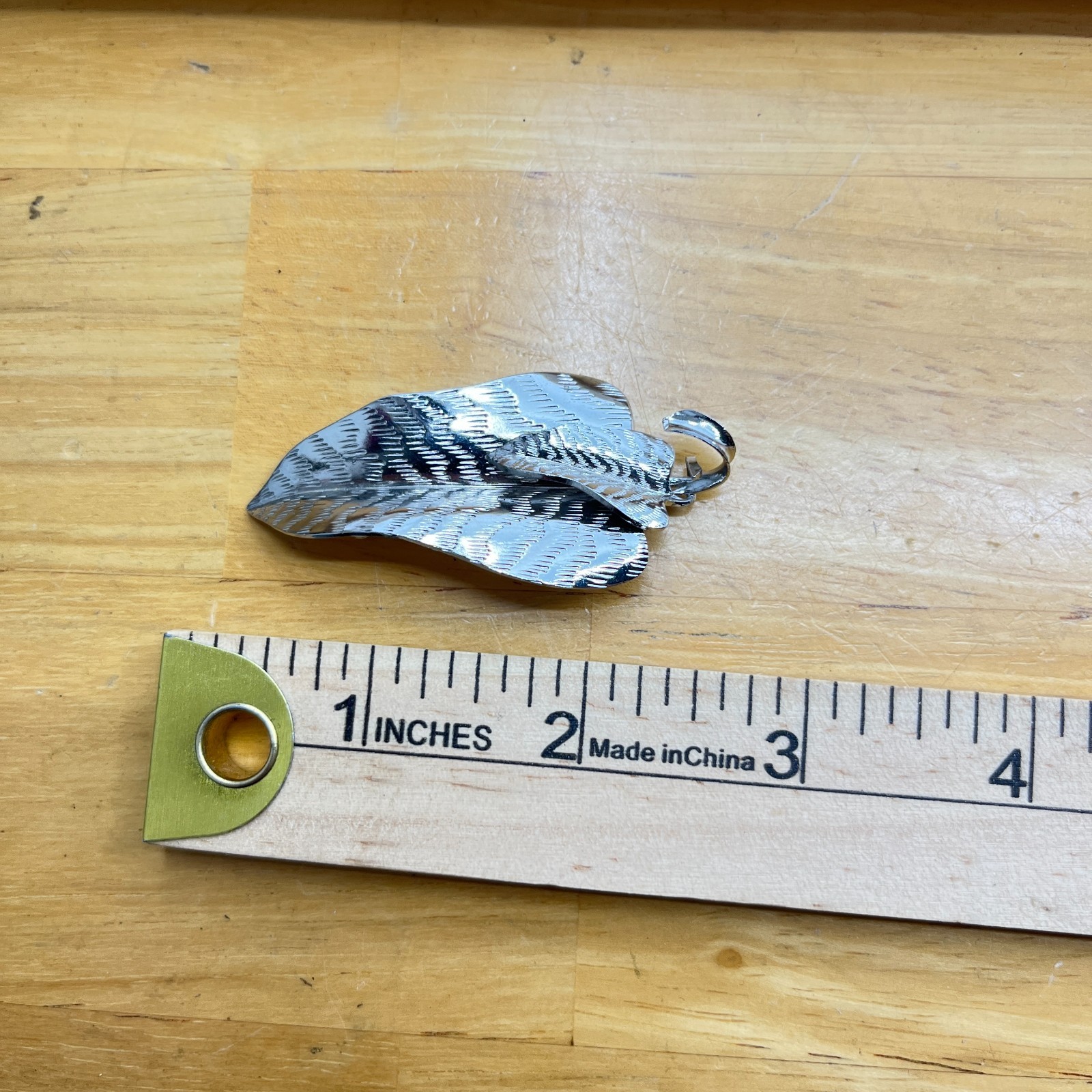 Vintage Silver Tone Textured Leaf Brooch Retro Nature Inspired Pin Classic