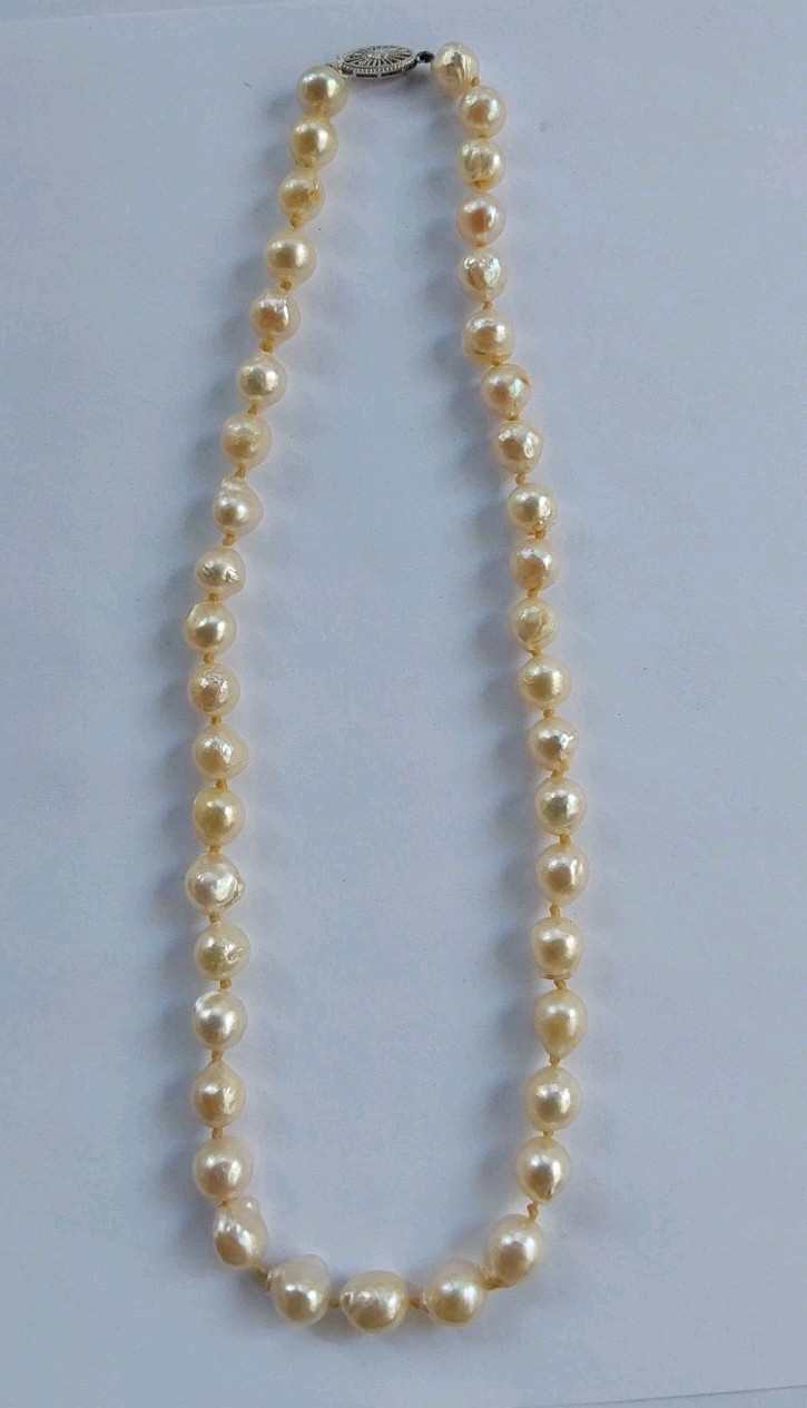 Vintage Baroque Champagne 16″ Ladies 8MM Pearl Necklace w/14KT Gold Clasp 31.6 G