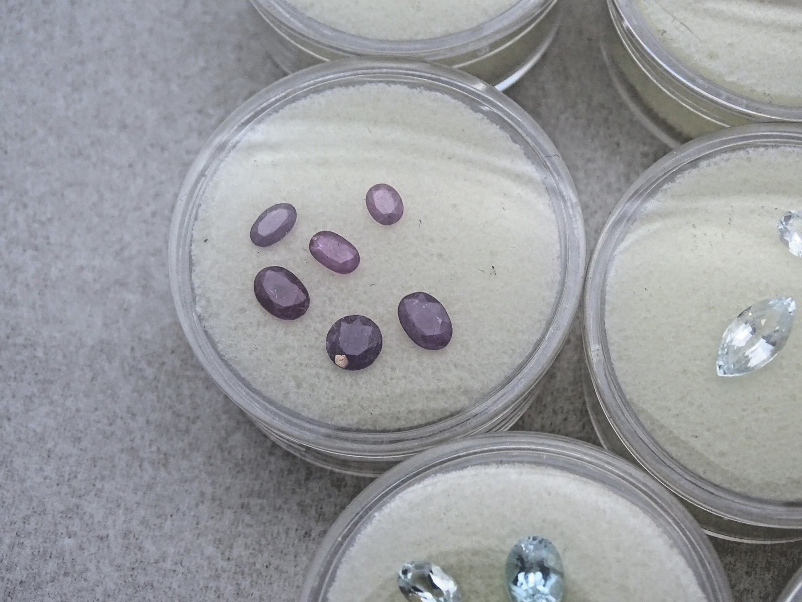(10) ASSORTED COLORED STONES / FEDEX FREE SHIPPING
