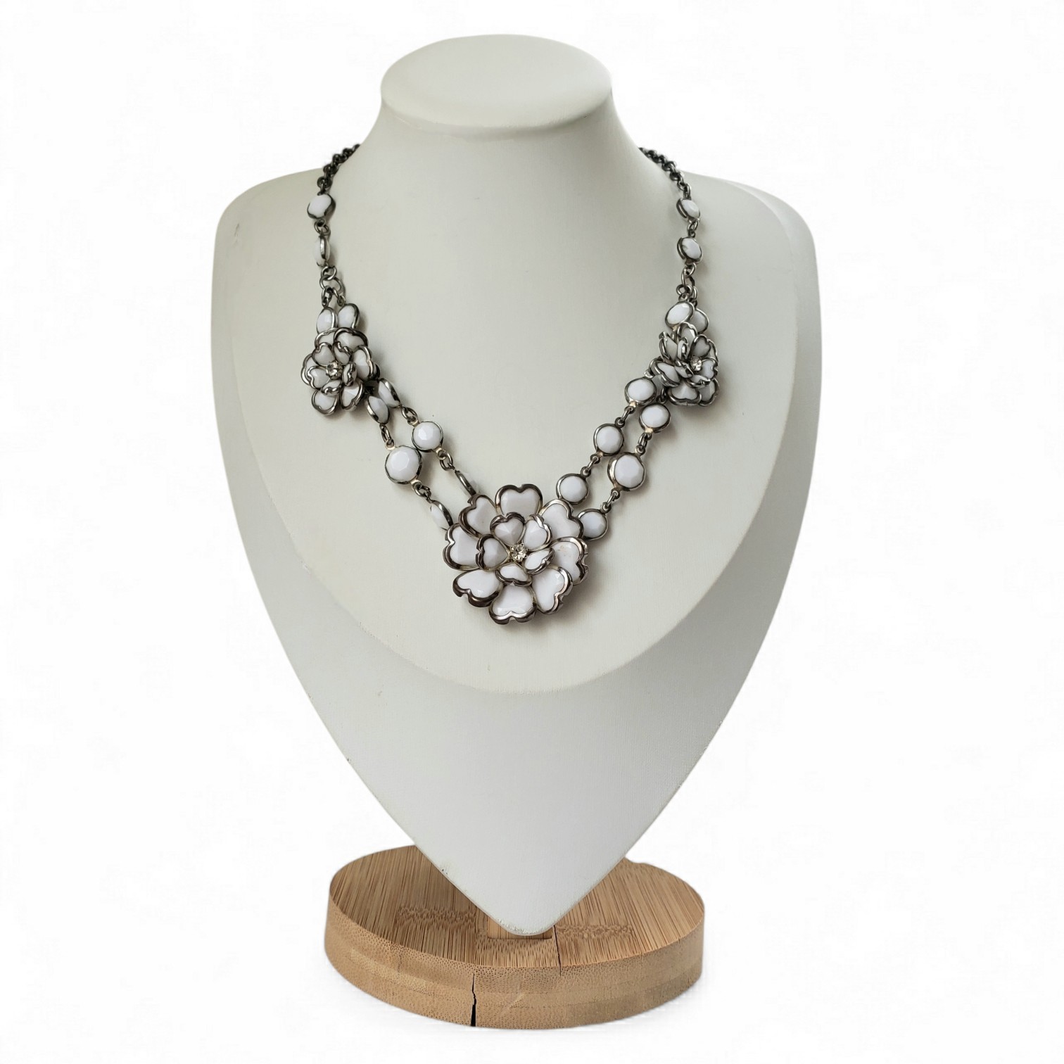 Vintage White Faceted Lucite Flower Rhinestone Necklace Silver Tone