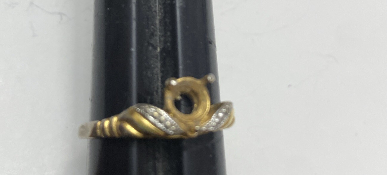 Vintage Lind 14KTHGE -NO MAIN STONE-CZ Ring Illusion Swirl On Each Side Sz 8.5