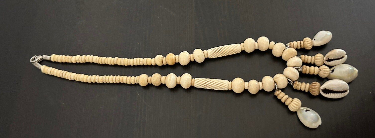 Vintage Boho Surfer Wooden Bead & Cowrie Shell Necklace 16.5 In Choker Tan