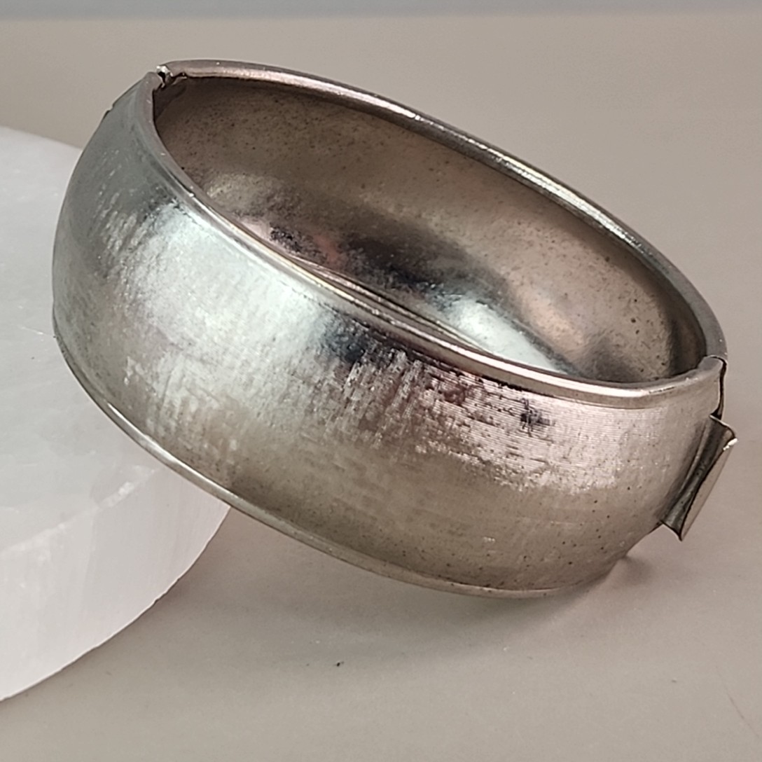 Vintage Hinged Bangle Bracelet Textured Silver Tone 22mm Wide 6.5″