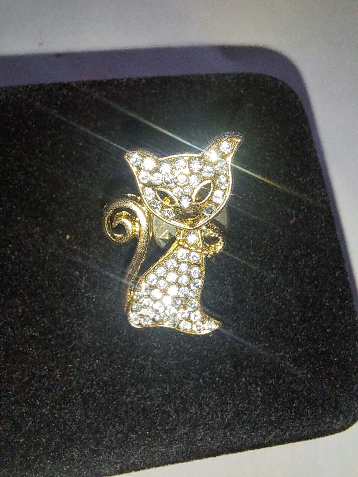 Real Collectibles by Adrienne Kitten Brooch White Sparkly Rhinestones