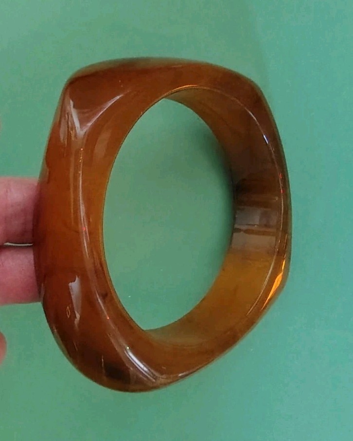 Vintage Chunky ROOT BEER or AMBER Colored RESIN Bangle Bracelet