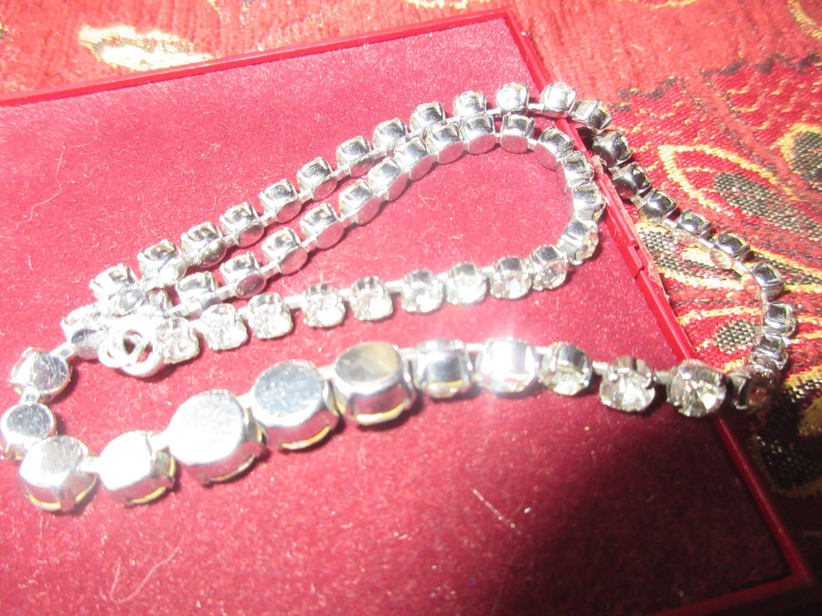 Wonderful vintage silvertone clear glass Rhinestone necklace