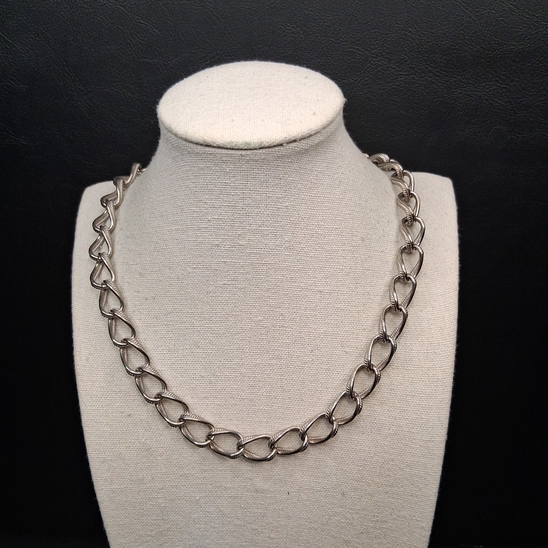 Vintage Chain Necklace Polished And Textured Gold Tone. 17.483