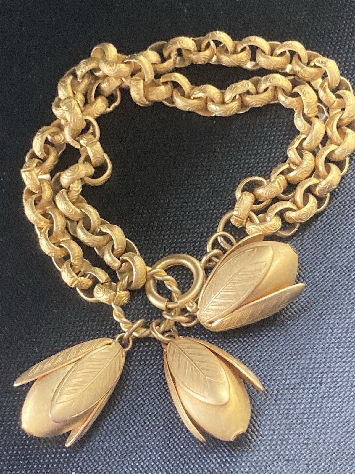 Vintage Bracelet matte gold tone Flower Pod charm Textured Links 7.5″