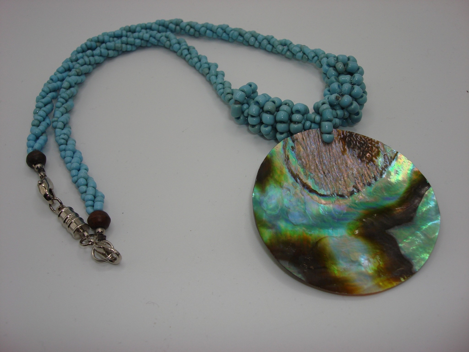 LOVELY LEE SANDS PAUA & ABALONE PENDANT NECKLACE!