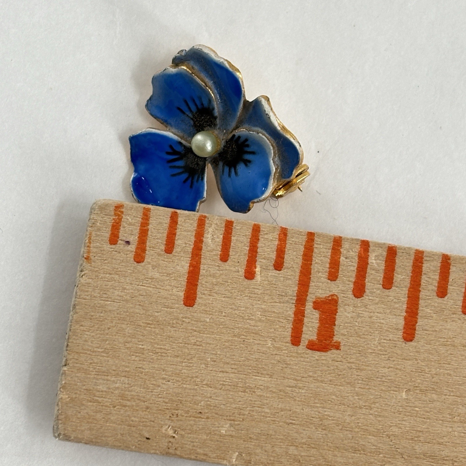 Vtg Blue Enamel Pansy Flower Brooch Faux Pearl Center Gold Tone Floral Pin