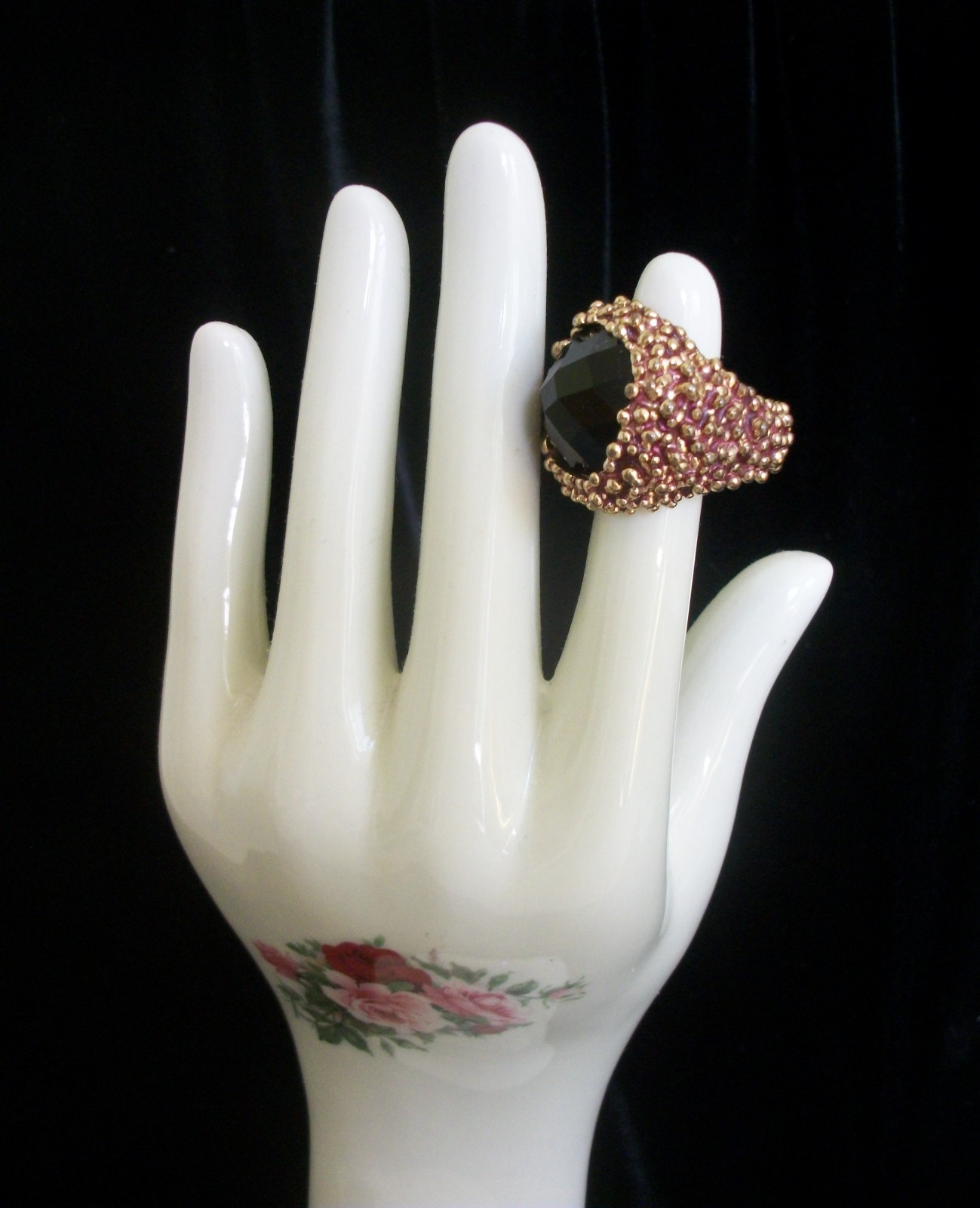 Vintage Avon Cocktail Ring Gold Tone Textured Pebble Black