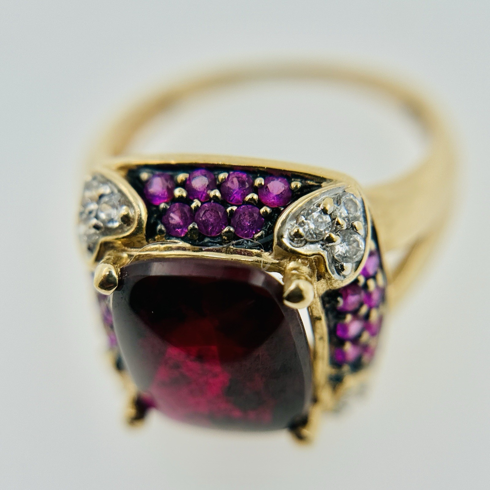 14K Gold gorgeous Garnet,Safire & Diamonds Ring MEDA size 6.25, 5g approximately