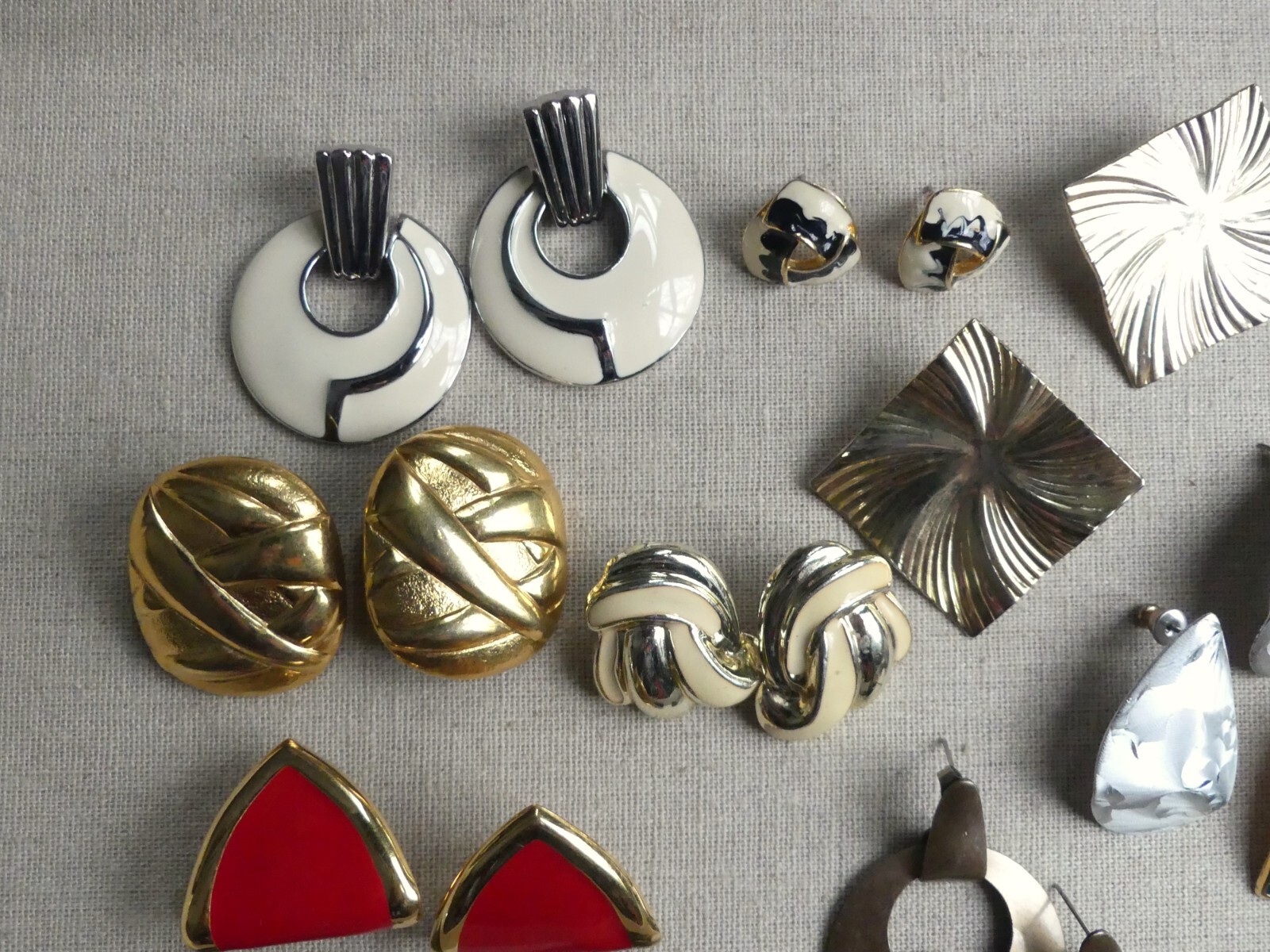 Vintage ’60s-’80s pierced earring lot 15 pairs enamel big bold fun boss lady