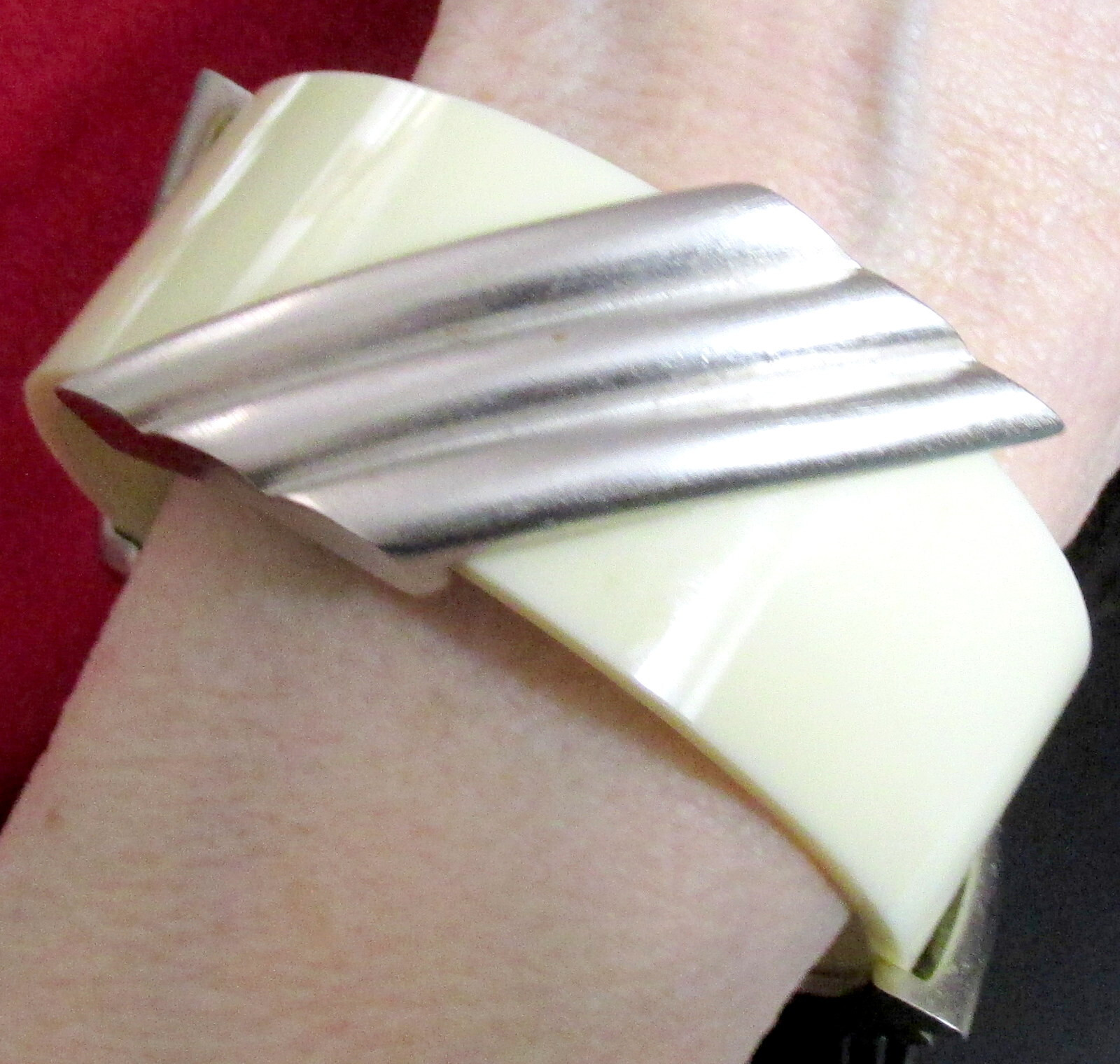 VTG RUNWAY MONET OFF WHITE LUCITE SILVER DECO MODERNIST BRACELET ‘DIRECTIVES’