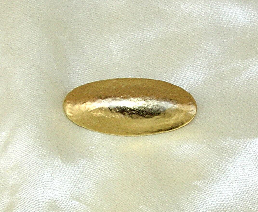 BEAUTIFUL GOLD-PLATED HAMMERED METAL DOME SHAPE COLLAR BROOCH PIN-EUC