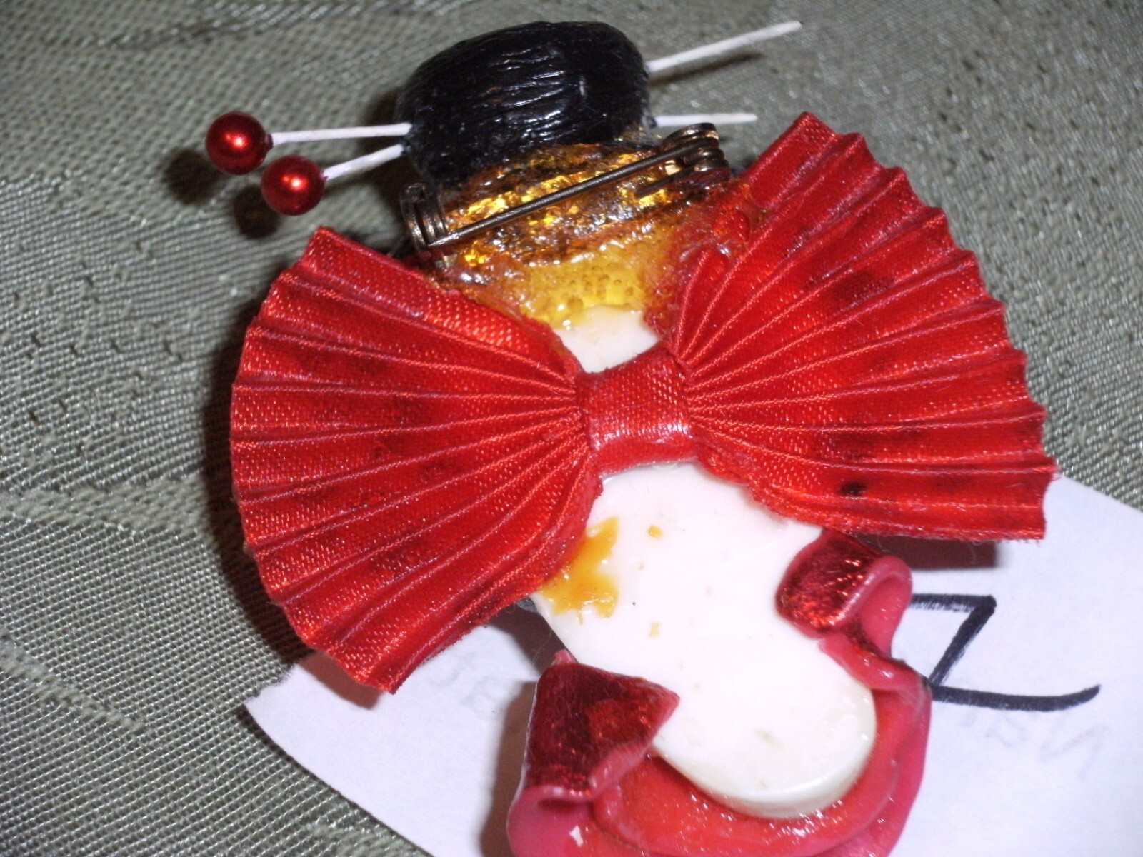 GEISH GIRL BROOCH 2.5X2 INCHES