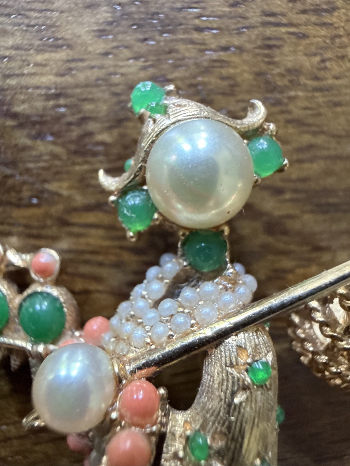 RARE CINER GOLD TONE TURQUOISE CABOCHONS RHINESTONE ASIAN WOMAN W/ BIRDS BROOCH