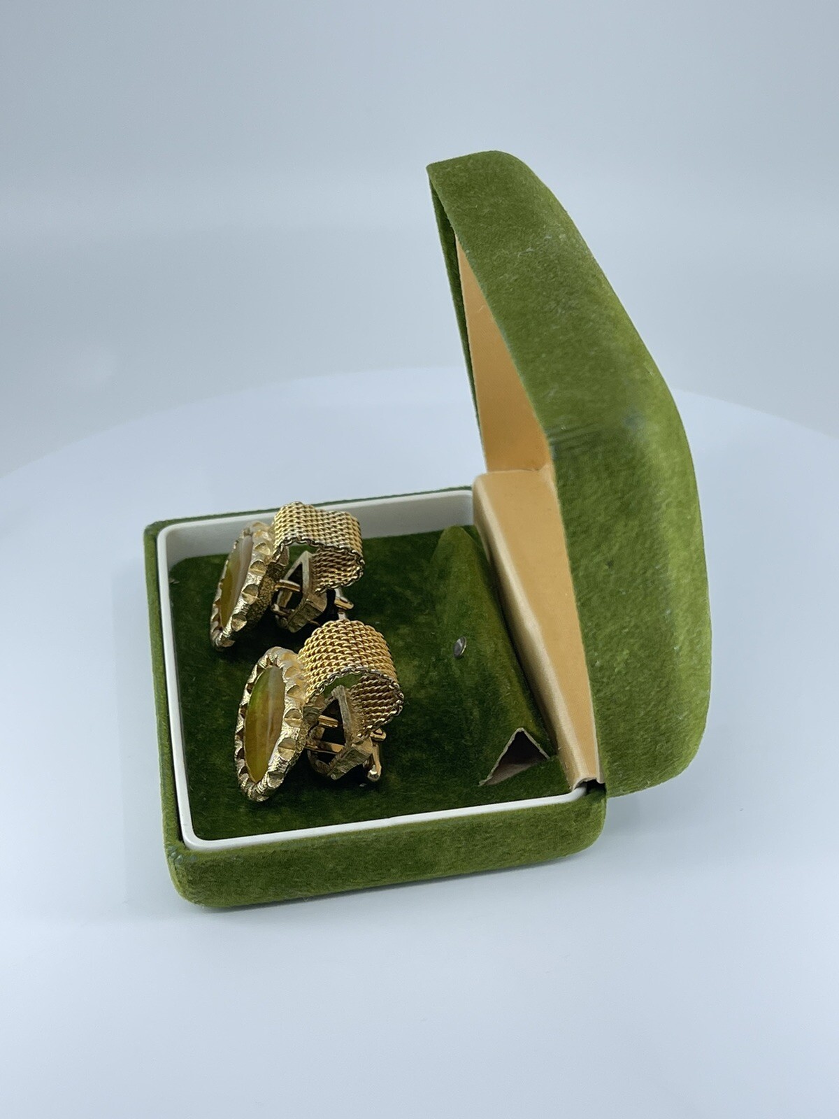 Swank Wrap Cufflinks oval green and brown resin Ruffled edge design