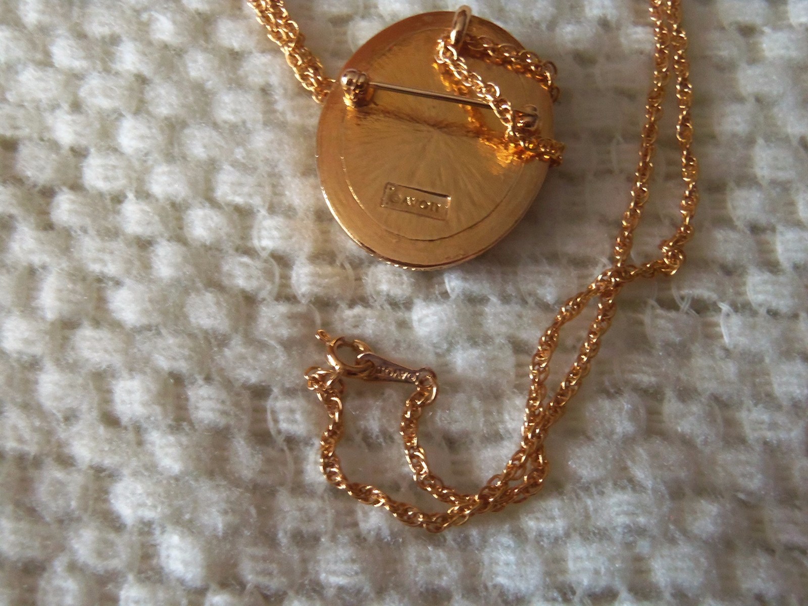 NEW Vintage 1984 AVON White in Black Cameo Pin / Pendant Chain Necklace 23.5”