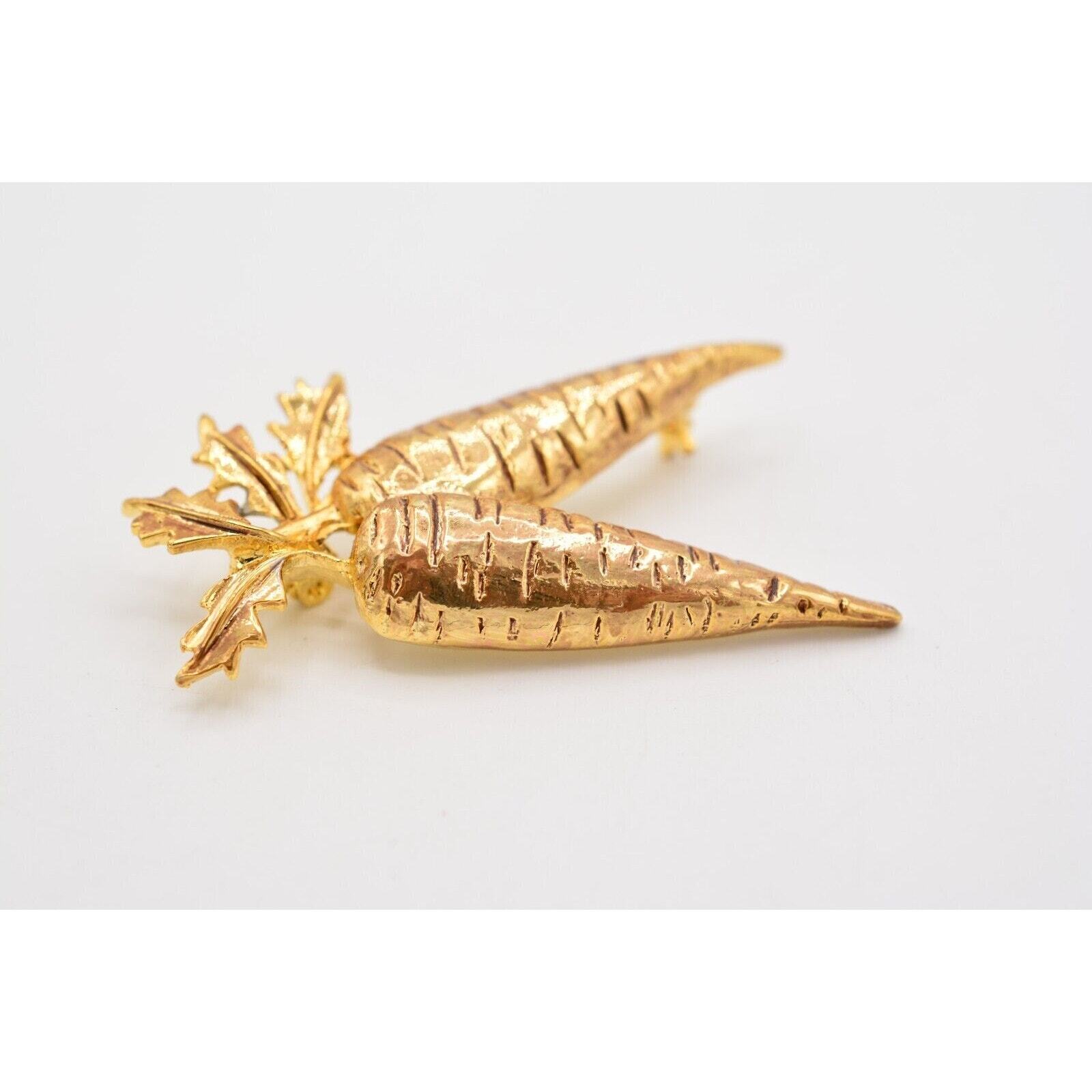 Vintage Carrot Pin Brooch Brushed Gold Easter Garden Vegetable NOS 1980s BinA9