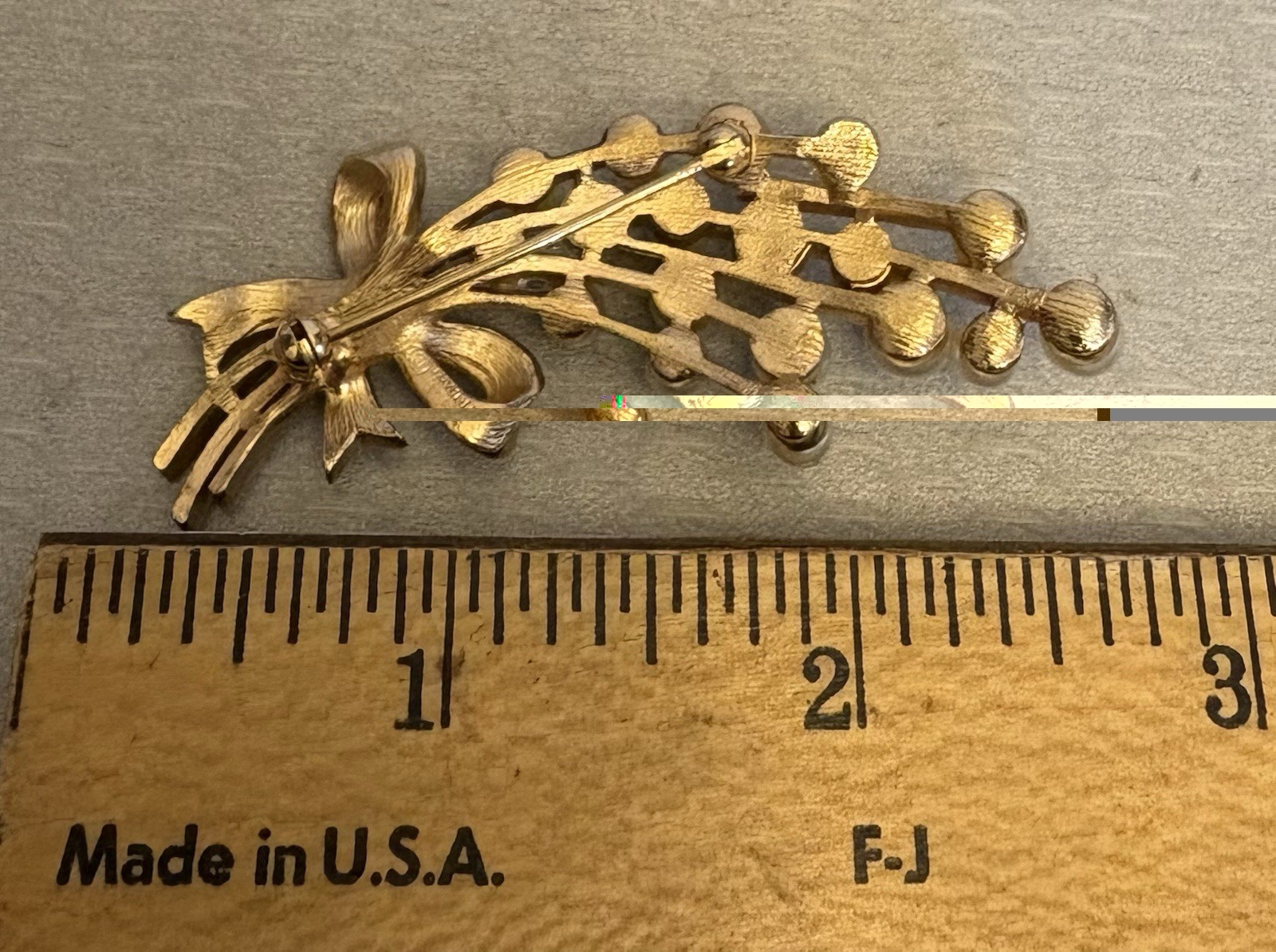 Vintage Crown Trifari Brooch Pearl Spray Ribbon Bow 60s Brushed Goldtone 2-5/8″