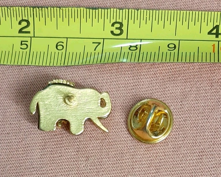 BEAUTIFUL Elephant Honey Amber and Gold Tone Jacket Lapel Pin