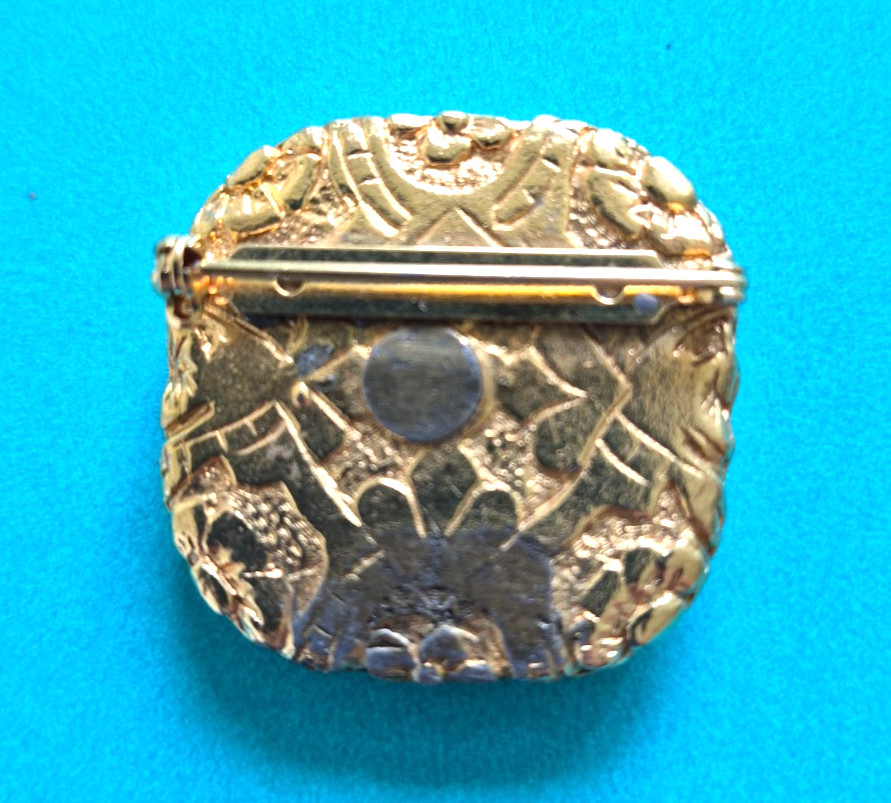 Vintage Dante Brooch Resin Cameo w Hermes & Aphrodite in Gold Tone Metal