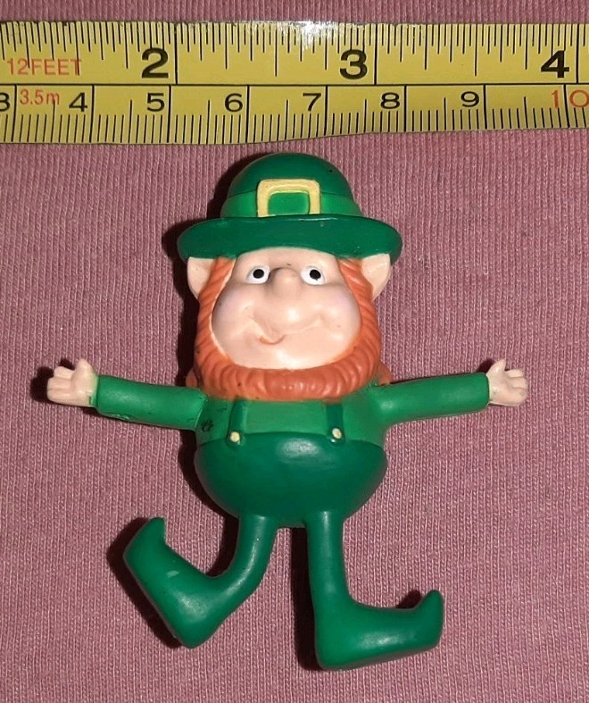 CUTE Gibson Leprechaun St Patrick’s Day Bendy Lapel Pin Brooch