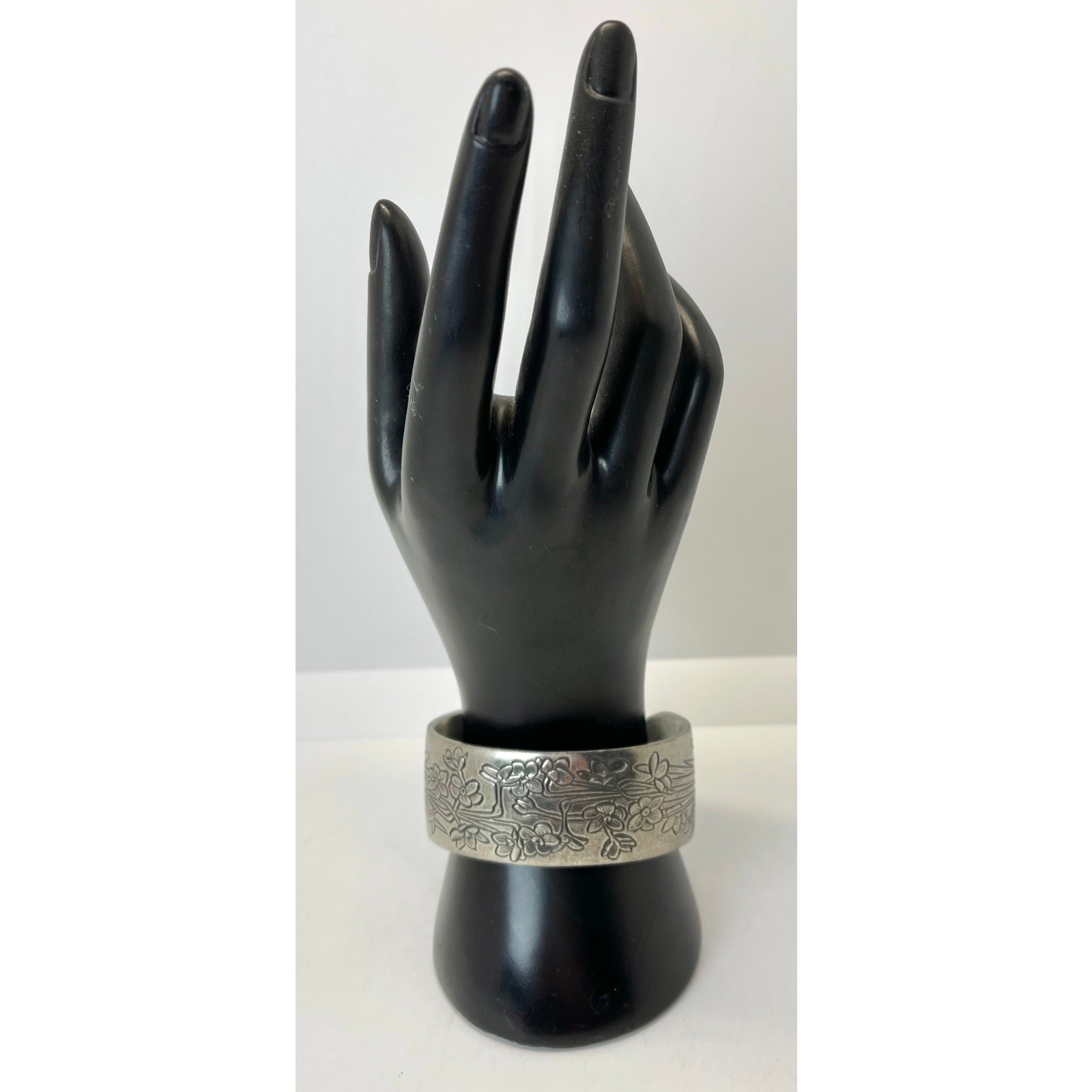 Salisbury Pewter Co. Cuff Bracelet Pewter Floral Flower DECEMBER Birthday