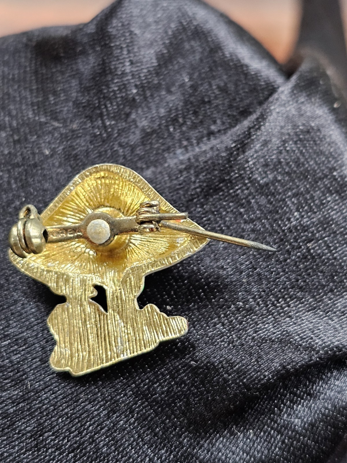 Vtg Painted Mushroom Brooch 3D Pin Man playing Accordion Signed Korea Whimsical