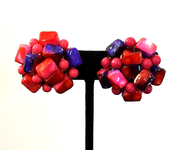 VTG Signed VOGUE Dip Dyed HOT PINK PURPLE RED WHITE Bead Necklace Earrings Set