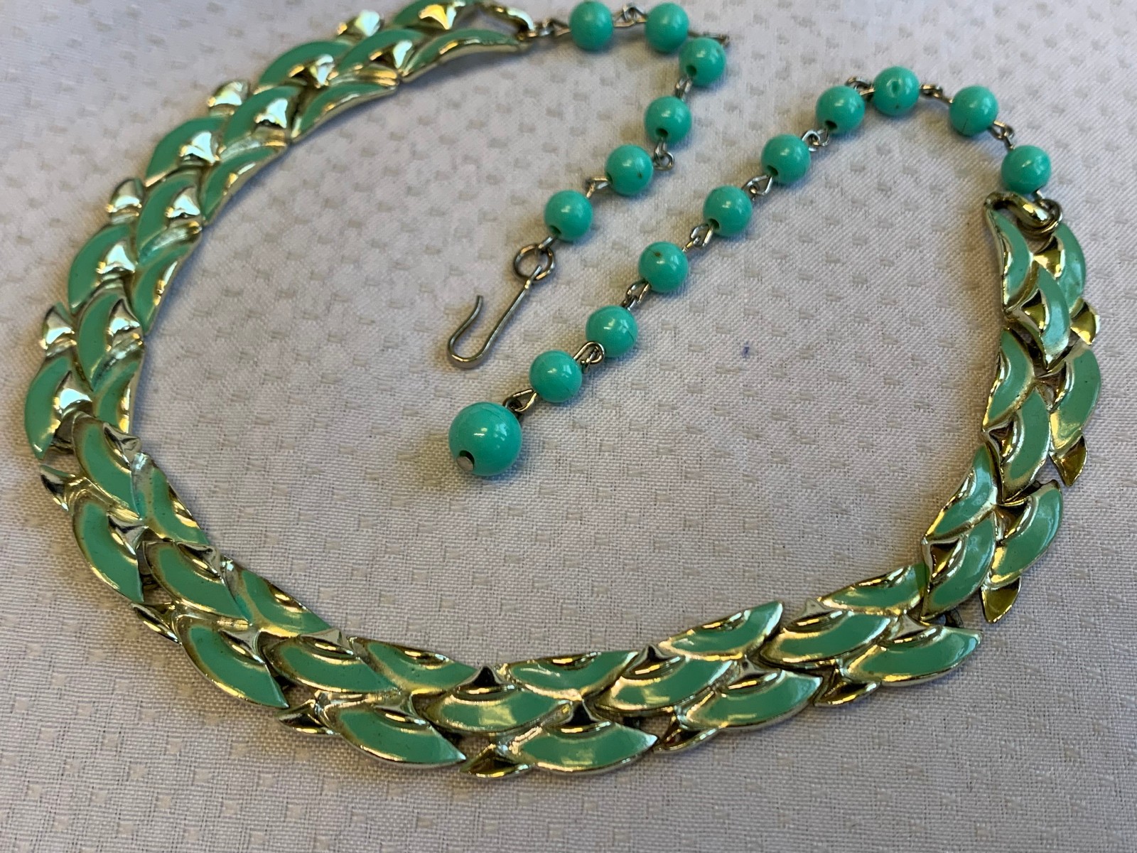 Vtg Coro Necklace 16.5″ Fashion Jewelry Sea Green Enamel Beaded Hook Clasp *READ