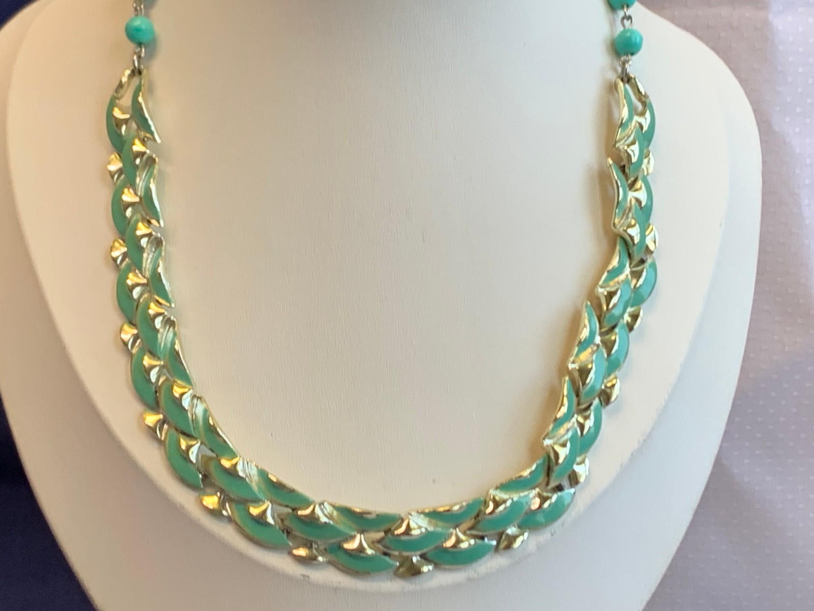 Vtg Coro Necklace 16.5″ Fashion Jewelry Sea Green Enamel Beaded Hook Clasp *READ