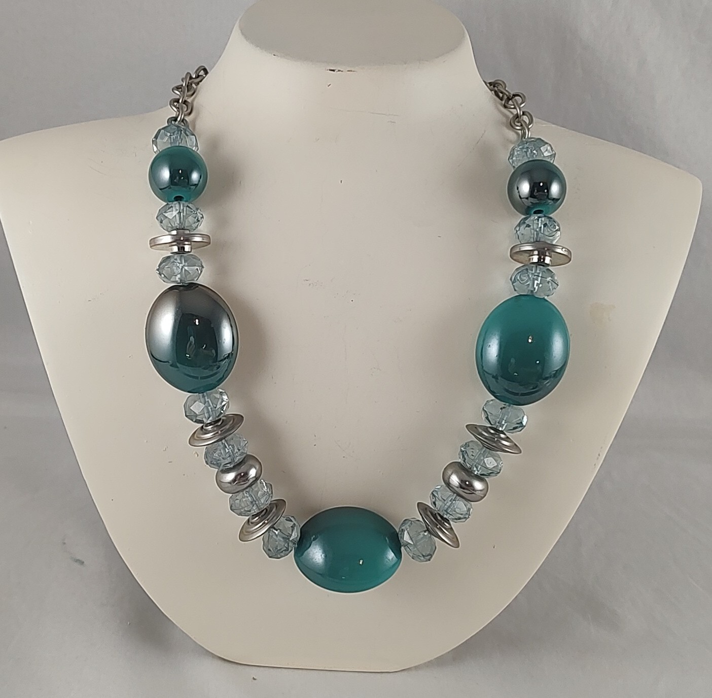 Vintage Iridescent Teal Bead Necklace Faceted Lt Blue Beads Metal Rondelle 20″