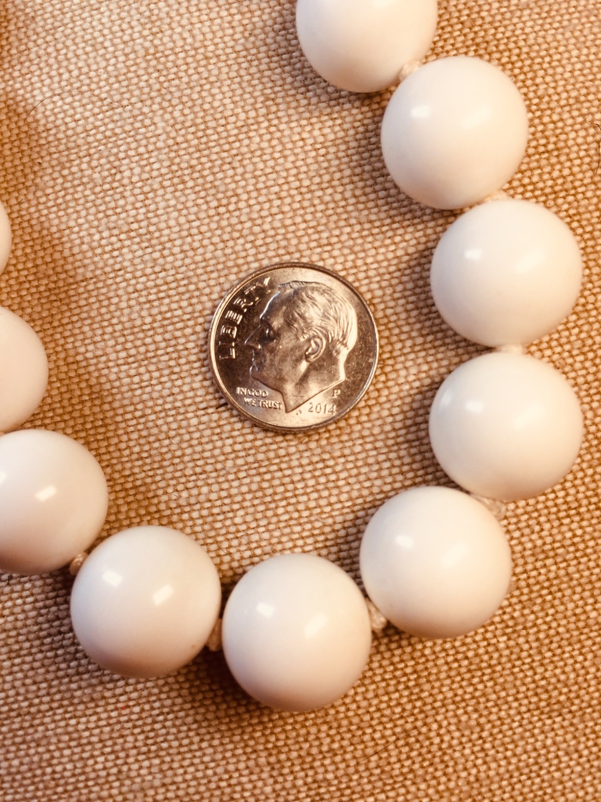 Vintage JAPAN White Lucite Chunky Knotted Bead Necklace ~ 15″-17″